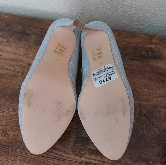 Silver sparkle Le Chateau Heels - Picture 4 of 4